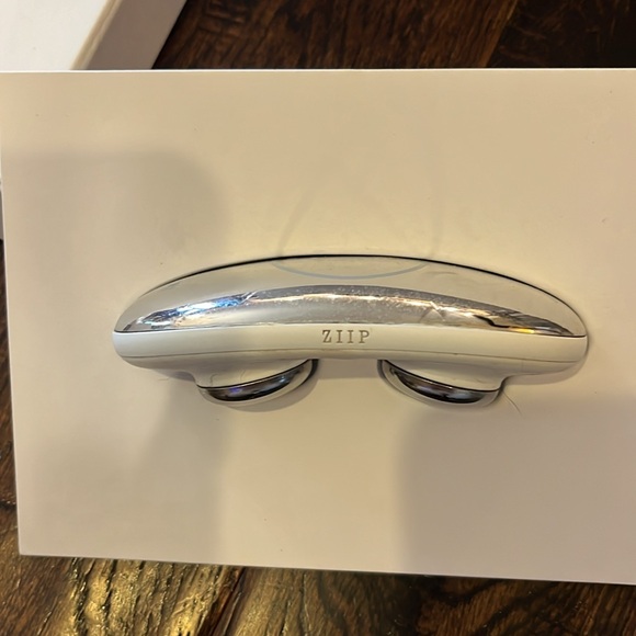 COPY - ZIIP Halo advanced skincare device - Picture 5 of 8